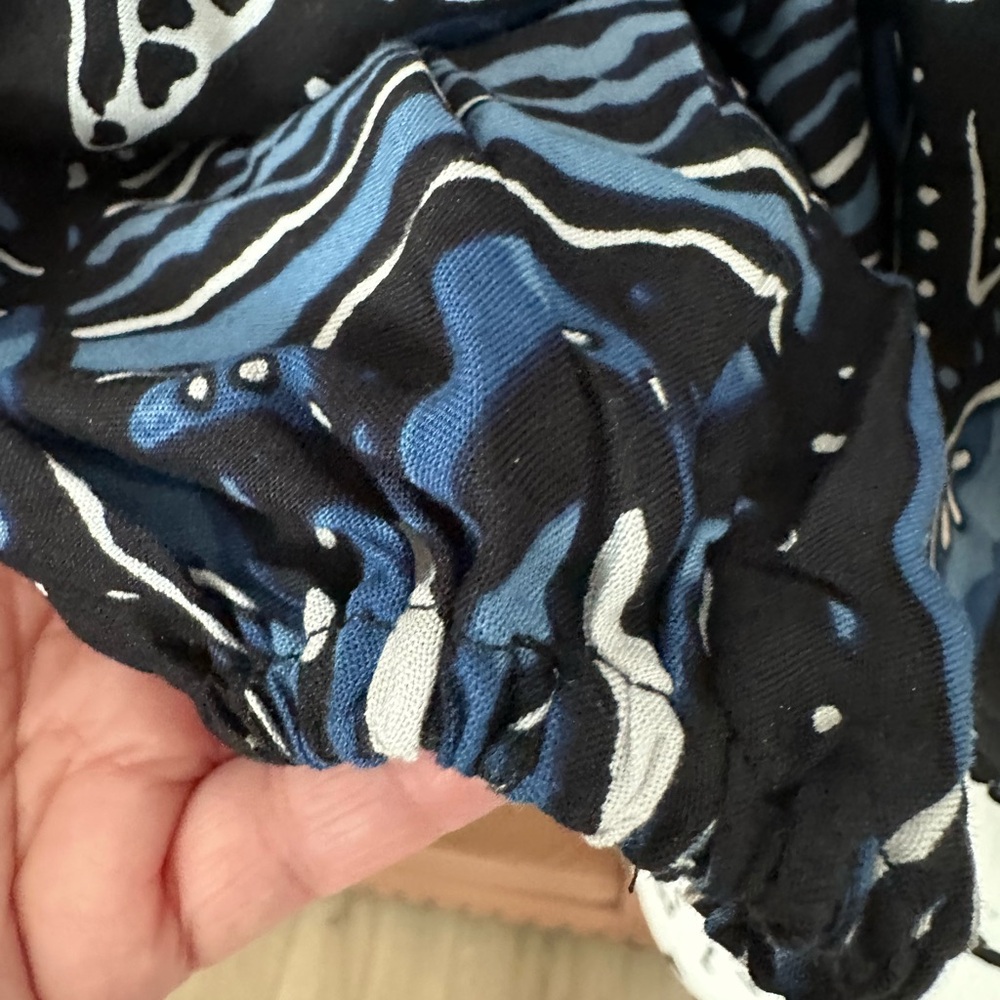 NWT-CROP TOP BLUE & BLACK.SIZE XL - Picture 3 of 6